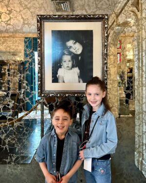 Coco Rocha Instagram - Experiencing #Graceland was a dream come true for me, but witnessing my baby girl @ioniconran’s sheer awe was priceless. She’s been an avid @elvis fan for years, and stepping into his cherished home, frozen in time since 1977, was an unforgettable treat for us all. 🏡✨ @visitgraceland #ElvisPresley
