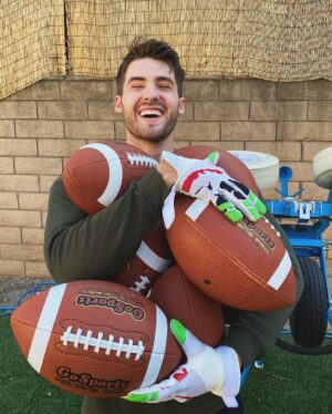 Cody Christian Instagram - Asher getting ready for season 3 with a whole lotta reps. January 18th. Who’s ready?!