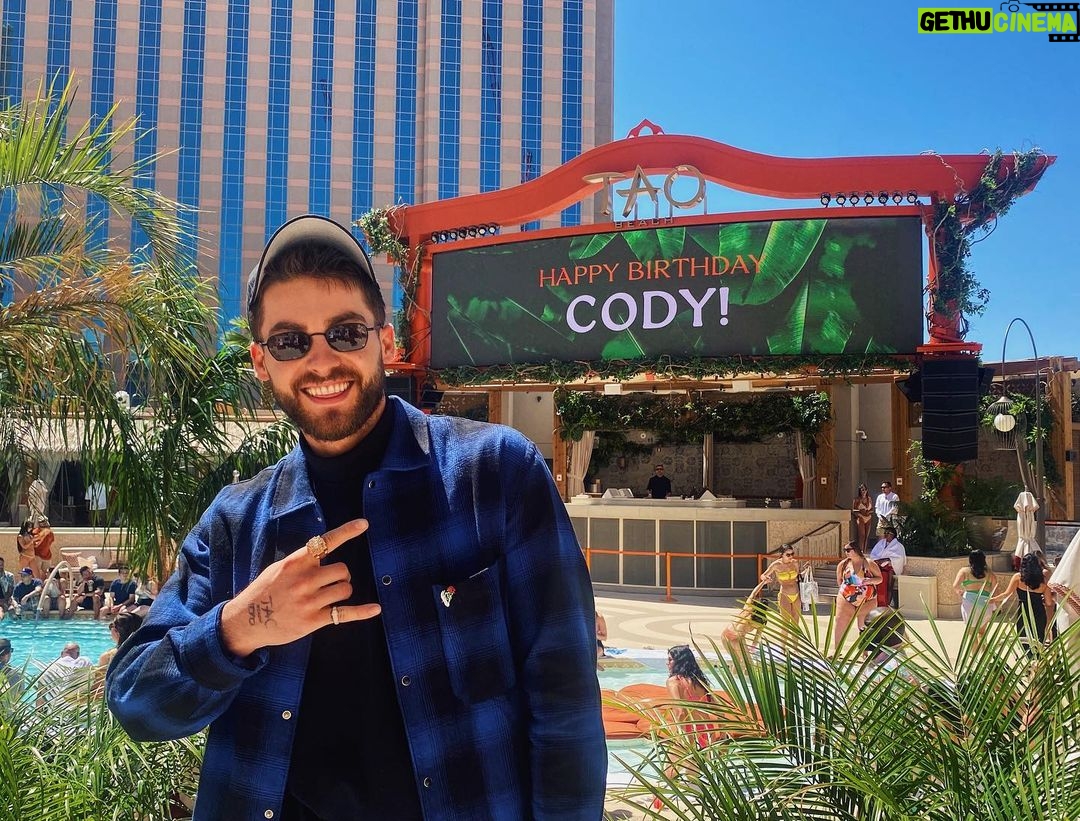 Cody Christian Instagram - summmmmah time 🌞🌴