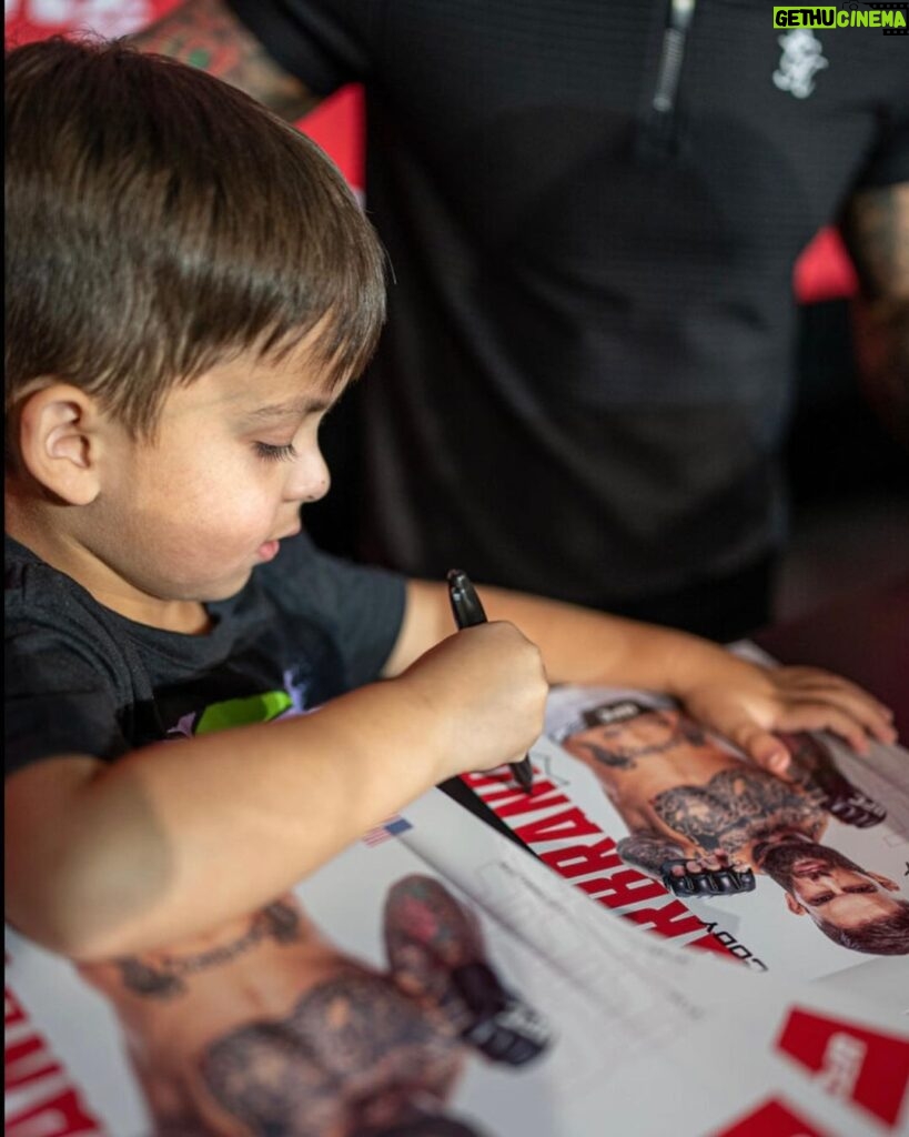 Cody Garbrandt Instagram - Great time meeting up with a lot of the fans today!! Kai was living the life signing his posters 🫶🏼 @ufc