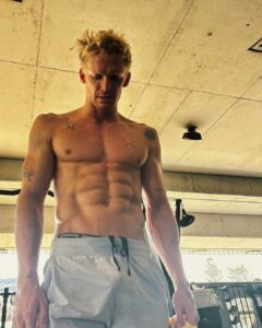 Cody Simpson Instagram - 🔐🏊