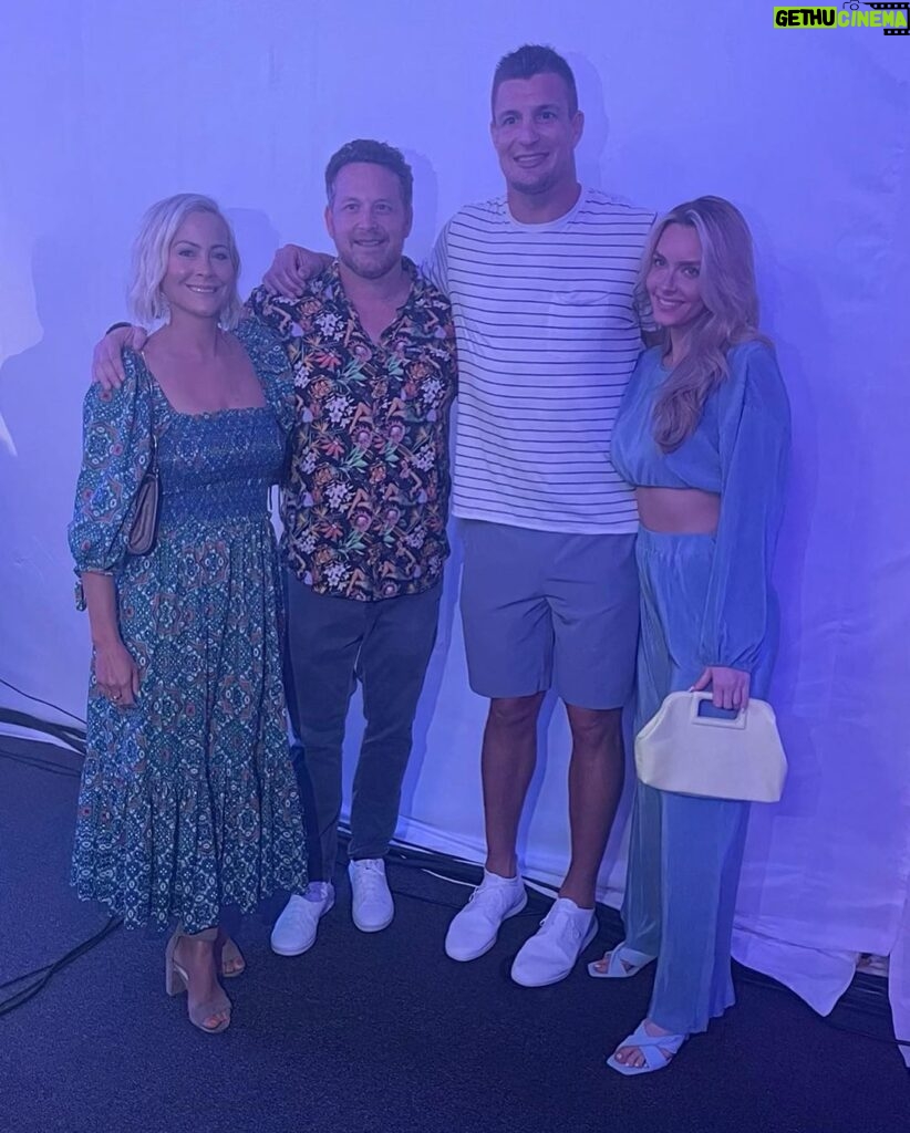 Cole Hauser Instagram - A bit stiff, but still got soft hands 😂 amazing weekend with the family! Great meeting @tombrady @gronk two of the very best as people first! And as football players 2nd. @cynhauser