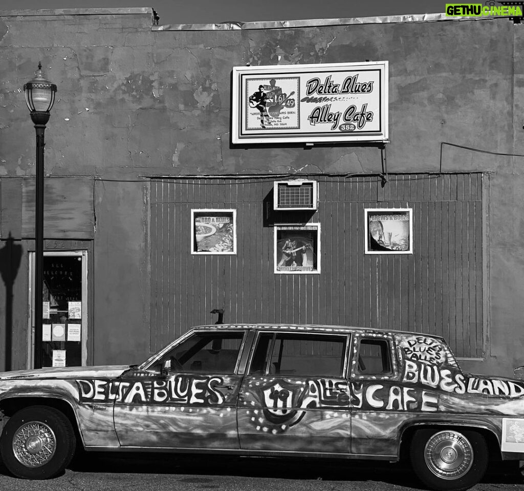 Cole Hauser Instagram - Where it all began #clarksdale home of the blues @gzbluesclub