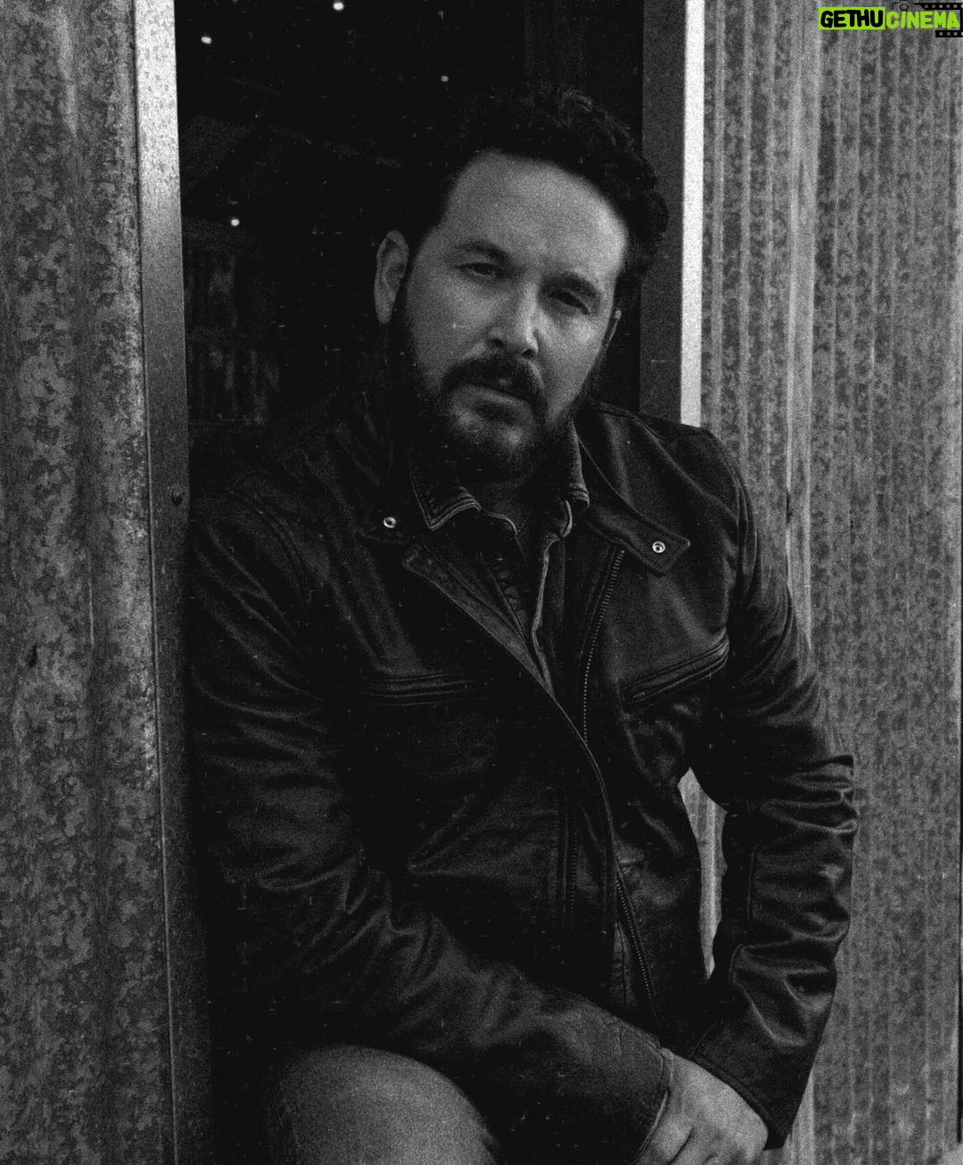 Cole Hauser Instagram - Checkout some of my holiday favorites @luckybrand #partner #colehauserxluckybrand luckybrand.com ☘️ 🇺🇸