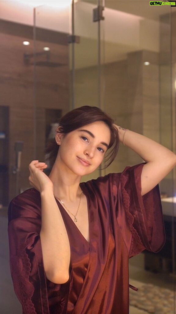 Coleen Garcia-Crawford Instagram - Don’t forget to add hair care to your anti-aging routine! Signs of aging show up not just on your skin, but on your hair, too. @lorealpro has a range of products that address some of the most common hair concerns. Be sure to check their products out! Link is in my bio. ✨ #LorealProPH #HairTips #ad Manila, Philippines