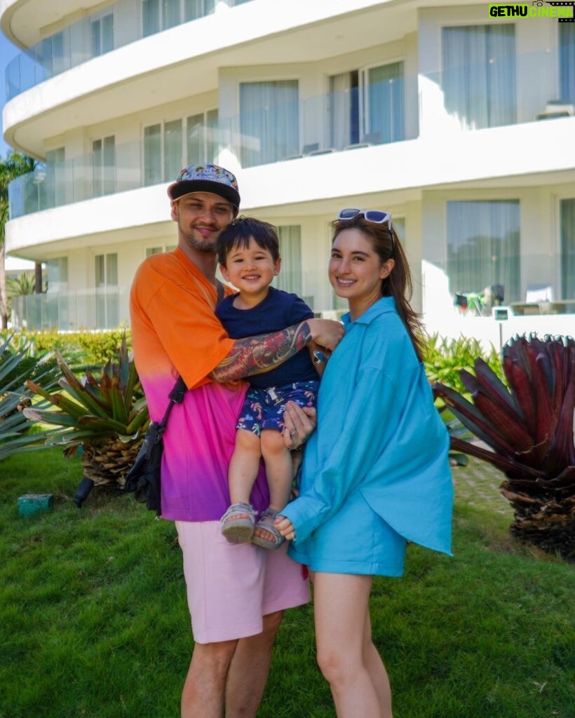 Coleen Garcia-Crawford Instagram - Happy birthday to the love of my life, my bestest best friend ever, my life partner @billycrawford 🥰 Thank you for the never-ending love, affection, and encouragement you give us, and for always working so hard to be the best version of yourself. Amari and I love and adore you sooo so much, and we’ll forever be thankful to God for you. 🤍 Manila, Philippines