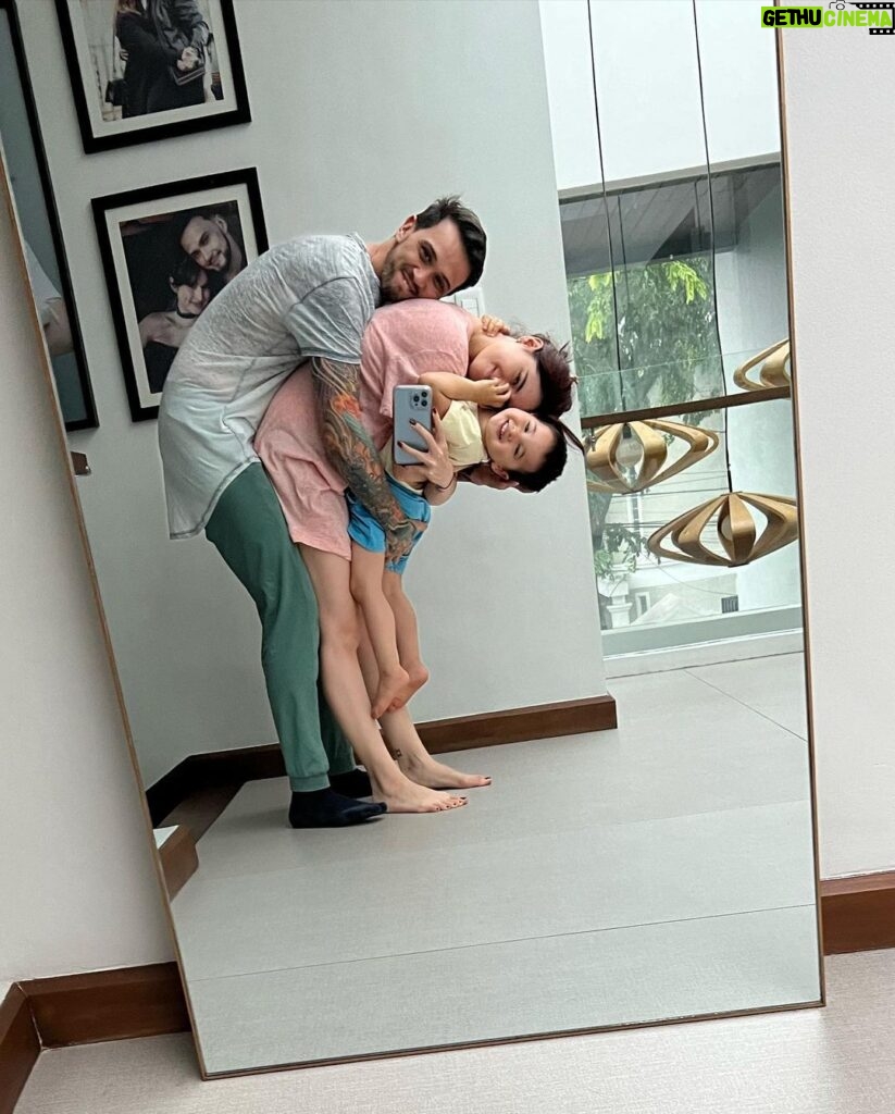 Coleen Garcia-Crawford Instagram - Happy birthday to the love of my life, my bestest best friend ever, my life partner @billycrawford 🥰 Thank you for the never-ending love, affection, and encouragement you give us, and for always working so hard to be the best version of yourself. Amari and I love and adore you sooo so much, and we’ll forever be thankful to God for you. 🤍 Manila, Philippines