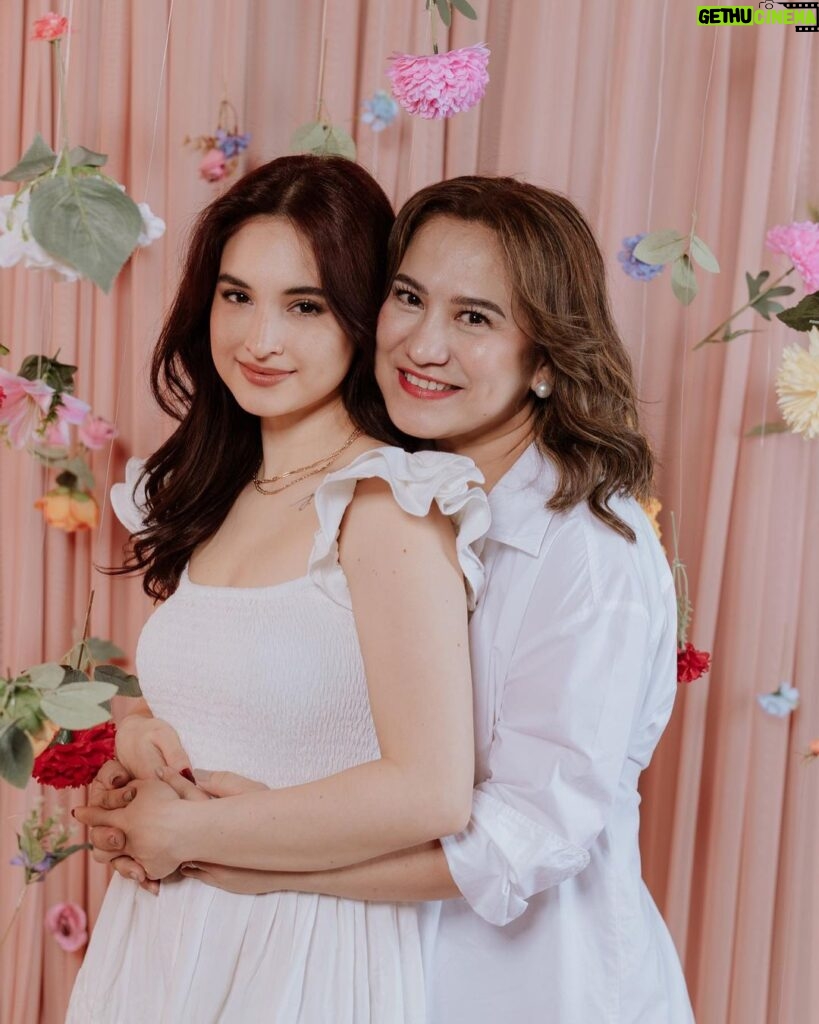 Coleen Garcia-Crawford Instagram - If you’re thinking of what else you can do for your mom tomorrow, why not schedule a family photo shoot with @mymetrophoto? 🥰 They still have a few slots left for their Mother’s Day Marathon shoot tomorrow! Check @nextbymetrophoto’s most recent posts for more details. ✌🏻 Metrophoto has been there to capture some of our most important milestones (SO BEAUTIFULLY!), from our wedding and beyond. They’re amazing at what they do, so this is exciting news for those who want to experience working with them! 🤍 Quezon City, Philippines