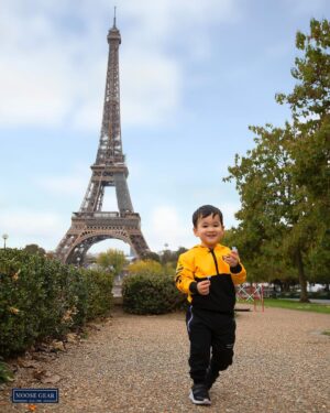 Coleen Garcia-Crawford Instagram - Just the sweetest son ever, running to give Mommy flowers in the most romantic city in the world. 🥹 He learns from the best @billycrawford 😝

Shop his favorite clothes here 👉🏻 @moosegearkids
