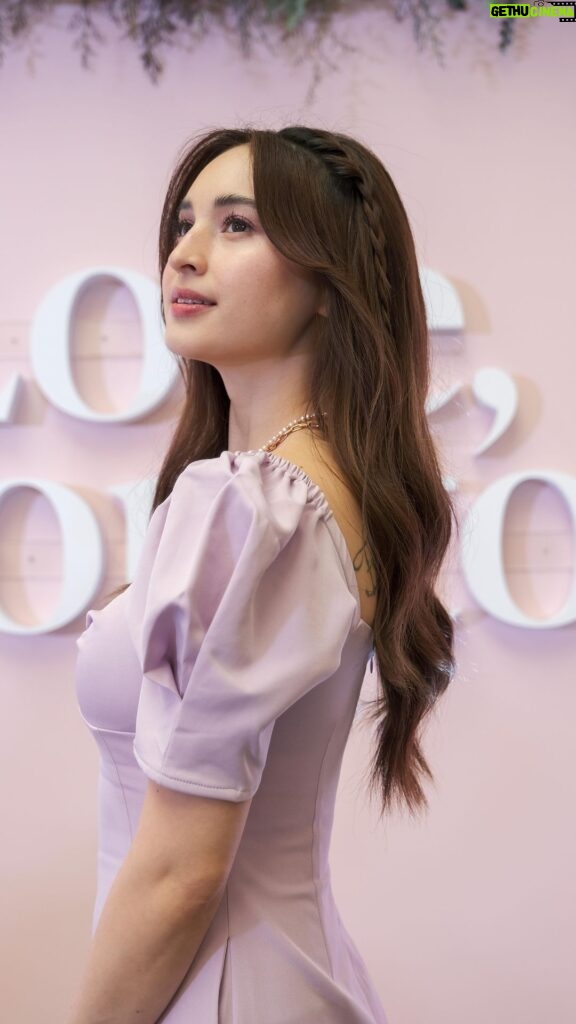 Coleen Garcia-Crawford Instagram - I’m so honored to be the first Philippine ambassador for a brand I soooo love: @lovebonito! 🥰 I’m proud to represent a brand that truly aims to empower women. They offer beautiful, stylish clothes that are also functional, comfortable, and of great quality! 🥰 Visit their website to see the many lovely pieces they have. There’s something for everyone! 🤍 I’m also thrilled to share that @lovebonito will have pop-up stores here in Manila, where you can finally check their clothes out for yourself in person! 😍 Drop by the #LBonWheelsPH pop-up on the following dates, and maybe I’ll see you there? 💕 Nov 5-6: SM Mall of Asia Atrium Nov 12-13: SM Megamall Mega Fashion Hall Nov 19-20: Uptown Mall BGC Entrance Nov 26-27: the Uptown Mall BGC Entrance Dec 3-4: the SM Megamall Mega Fashion Hall Dec 10-11: UP Town Center Katipunan Dec 17-18: SM Mall of Asia Atrium #welovebonitoPH #LBOOTD