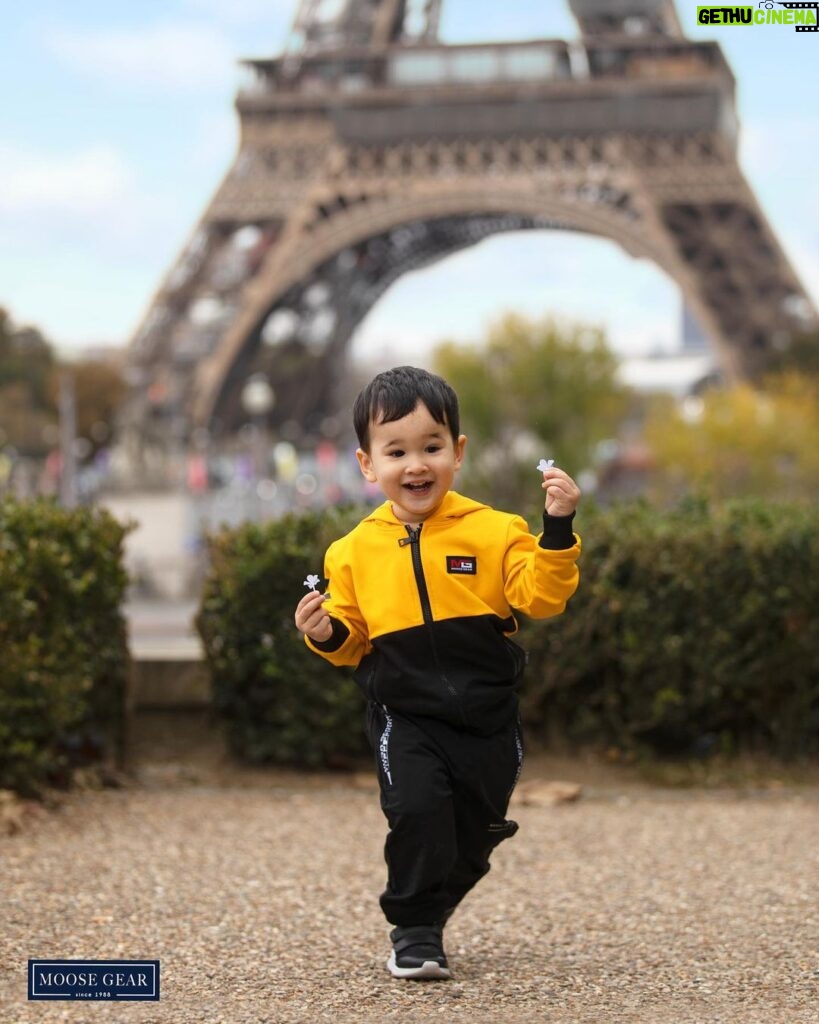 Coleen Garcia-Crawford Instagram - Just the sweetest son ever, running to give Mommy flowers in the most romantic city in the world. 🥹 He learns from the best @billycrawford 😝 Shop his favorite clothes here 👉🏻 @moosegearkids Eiffel Tower, Paris, France