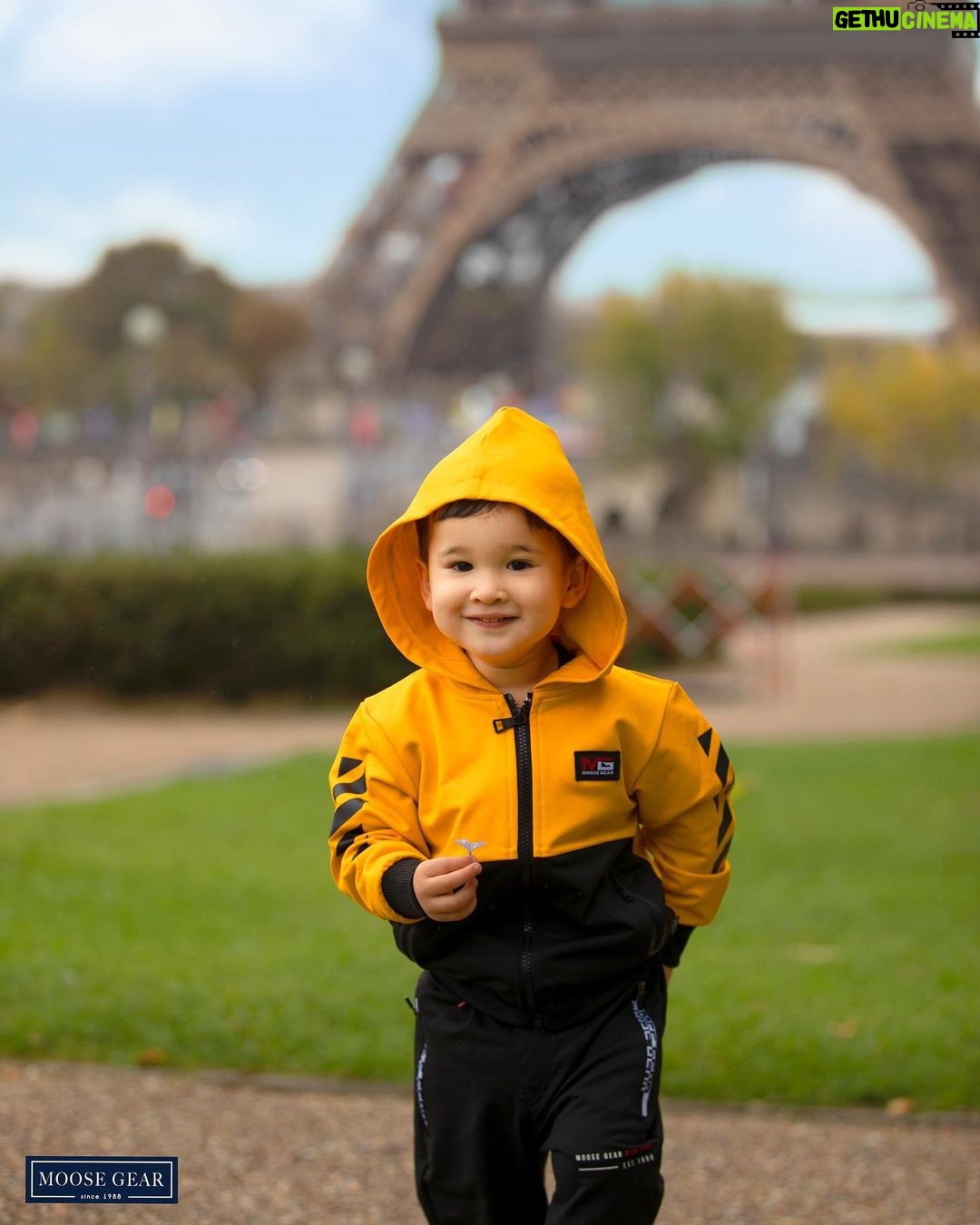 Coleen Garcia-Crawford - 93.4K Likes - Just the sweetest son ever, running to give Mommy flowers in the most romantic city in the world. 🥹 He learns from the best @billycrawford 😝
Shop his favorite clothes here 👉🏻 @moosegearkids