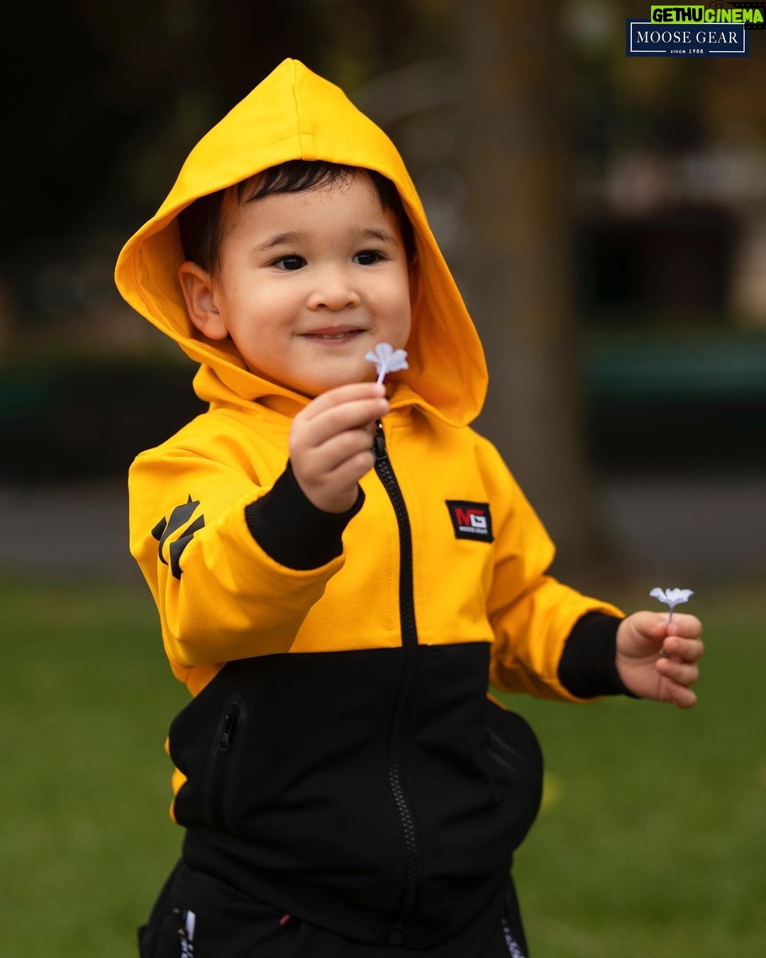 Coleen Garcia-Crawford - 93.4K Likes - Just the sweetest son ever, running to give Mommy flowers in the most romantic city in the world. 🥹 He learns from the best @billycrawford 😝
Shop his favorite clothes here 👉🏻 @moosegearkids