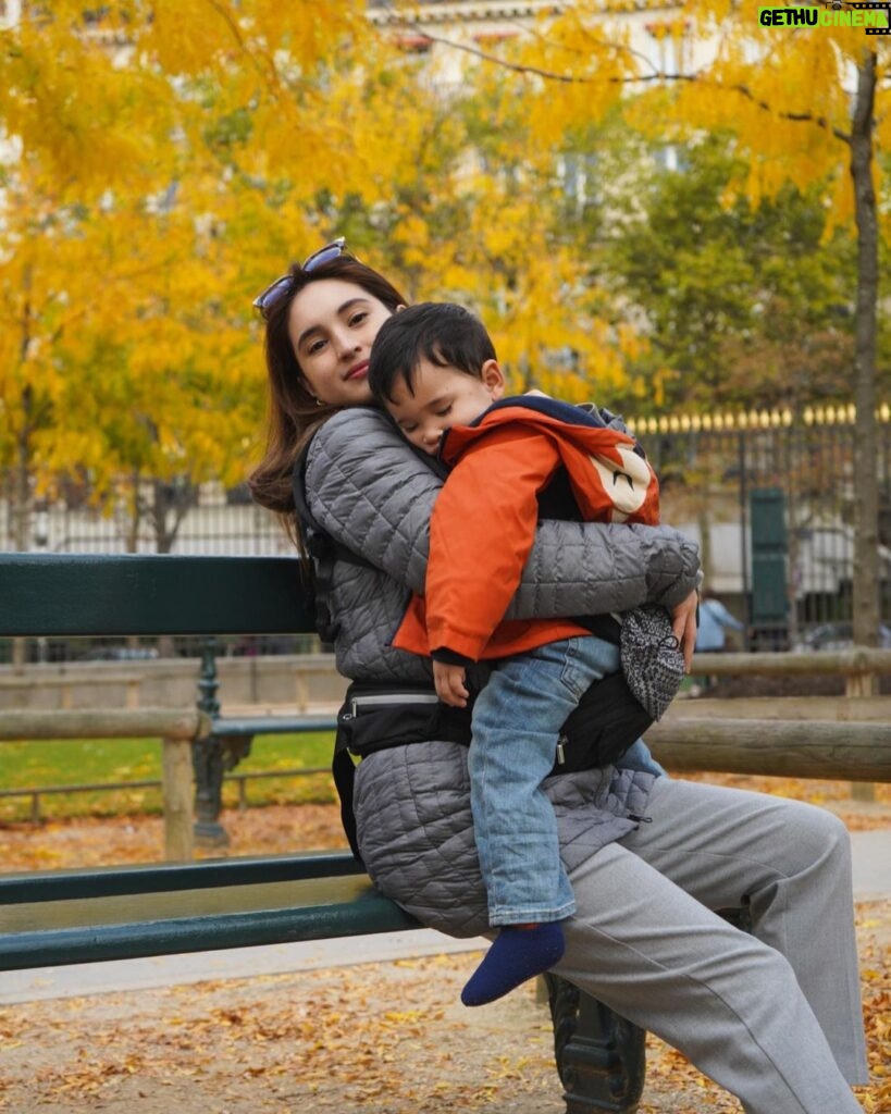 Coleen Garcia-Crawford Instagram - Making the most of every moment, including nap time! 🤪 💛 GIVEAWAY 💛 Since it’s still #internationalbabywearingmonth, you can win a Bebear aX Foldable Aluminum Hip Seat Carrier (worth 6k), just like this one! You’ll love it so much. 🥰 Just follow the mechanics! We’ve been using this for Amari from 6 months, and we still use it today at 2 years old! Amari loves to run and explore, but there are still those times when he just wants to be carried and held, especially when he’s sleepy, in lambing-mode, or in need of some comfort. And I just can’t say no to that, especially cause I know he won’t always be this little. 🥺 This hip seat carrier has made it SO much easier for me. My back is forever grateful. (I have scoliosis and back pain that never goes away, so it really is heaven-sent!) It’s also so convenient when I’m on the go, like in the airport! I wish I counted the miles we’ve walked while carrying him in this. Trust me, it makes a HUGE difference. 😝 Any interesting stories about your clingy little one? Share them below (as many as you want!), and have a chance to win your own carrier! Make sure you’re following me and @bebear_ph! The winner will be chosen on Oct 31, so you have until then to share your stories on THIS post. If you do win, the Bebear team will personally get in touch with you via DM. 🤍 Jardin Du Luxembourg, Paris, France