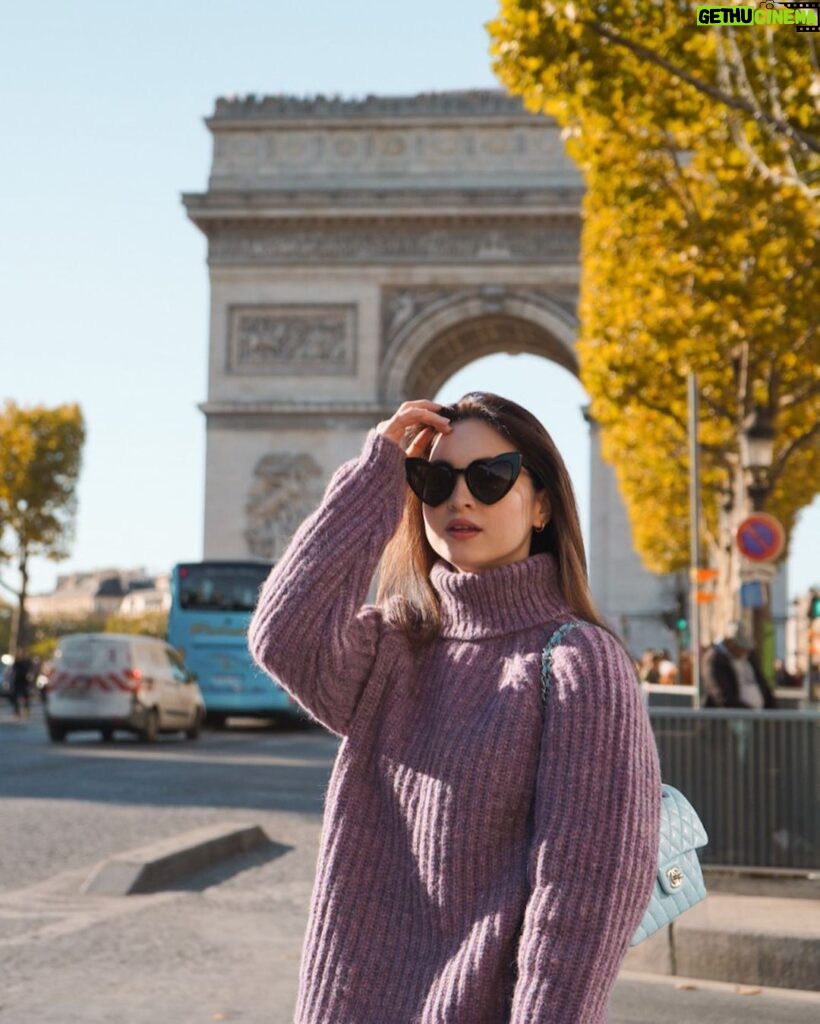 Coleen Garcia-Crawford Instagram - Sweater weather 🖤 Arc De Triomphe, Paris, France