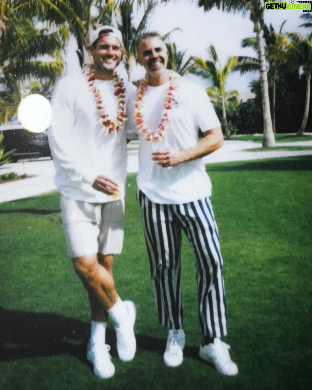 Colton Underwood Instagram - A little Hawaii photo dump on the big island ππ€πΌπΈ @konavillagerosewood