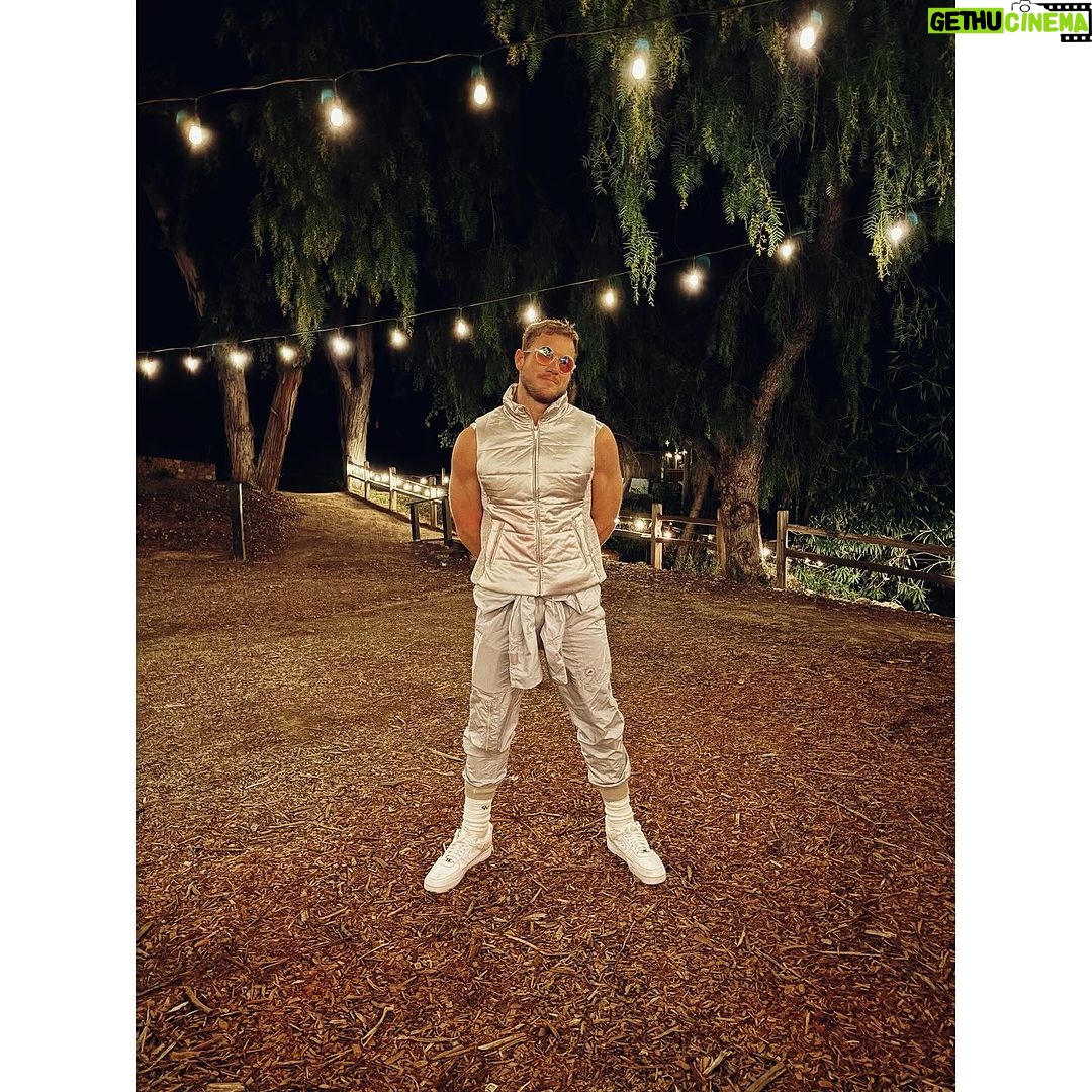 Colton Underwood Instagram - on my 32nd lap around the sun. what a special birthday ♥️
