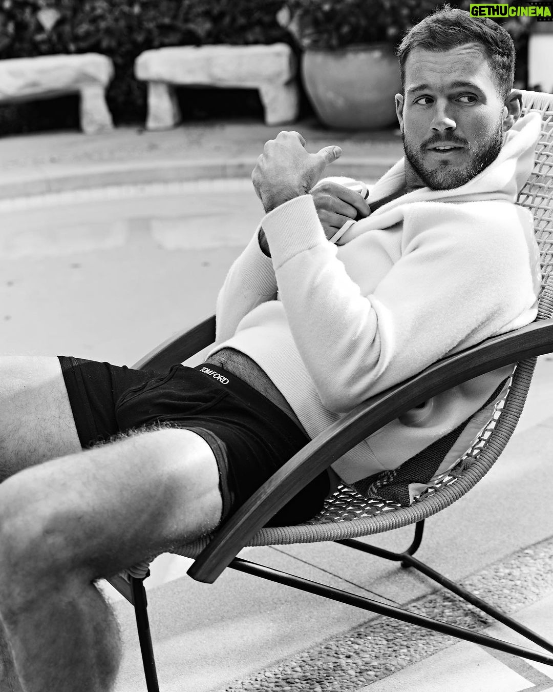 Colton Underwood Instagram - happy Friday. here is a series of me sitting in a chair 😏🤍