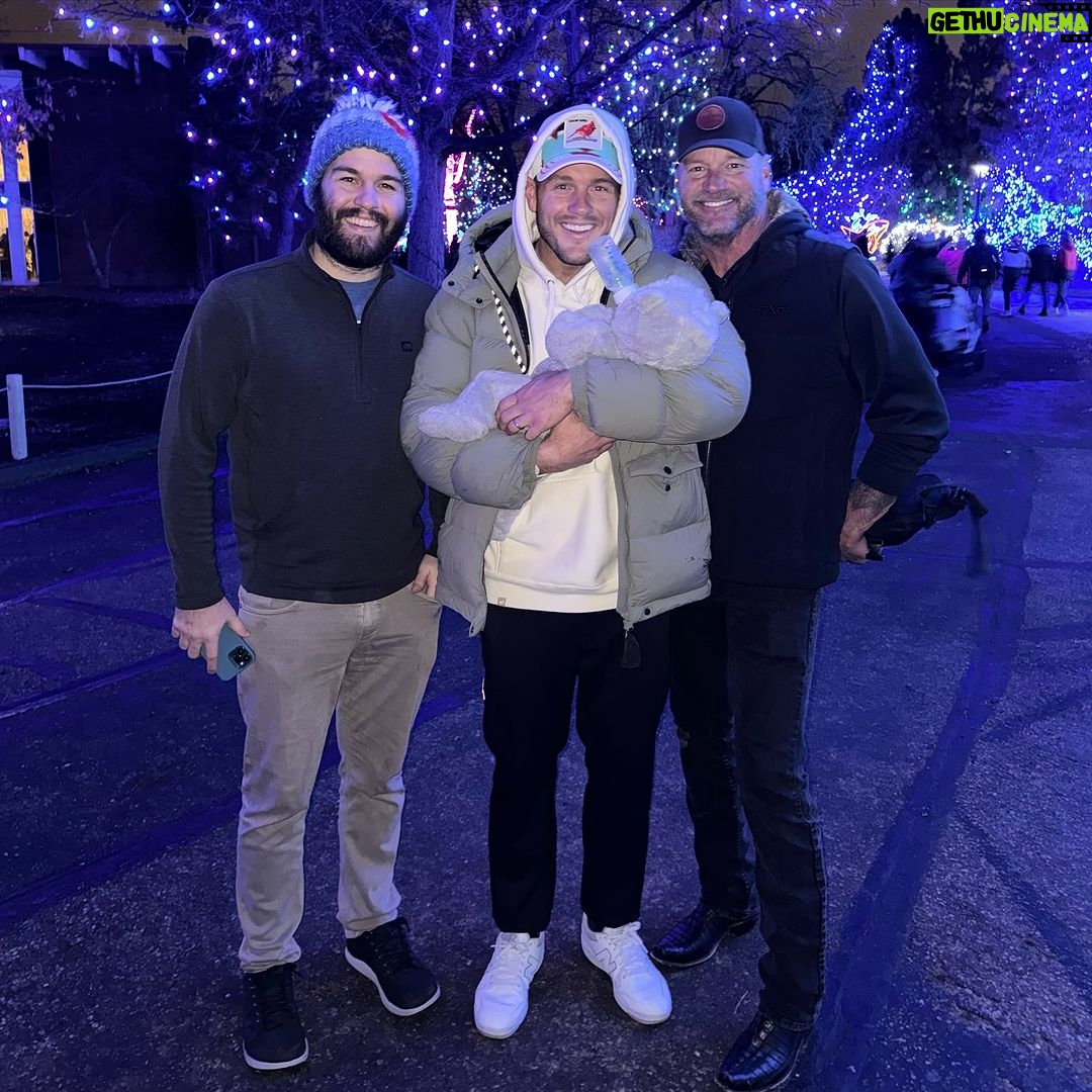Colton Underwood Instagram - zoo lights with little Koala and uncle Colton 🤍