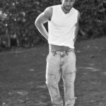 Colton Underwood Instagram – happy Friday 🖤🤍