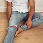 Colton Underwood Instagram - plain white tee and ripped jeans >>>
