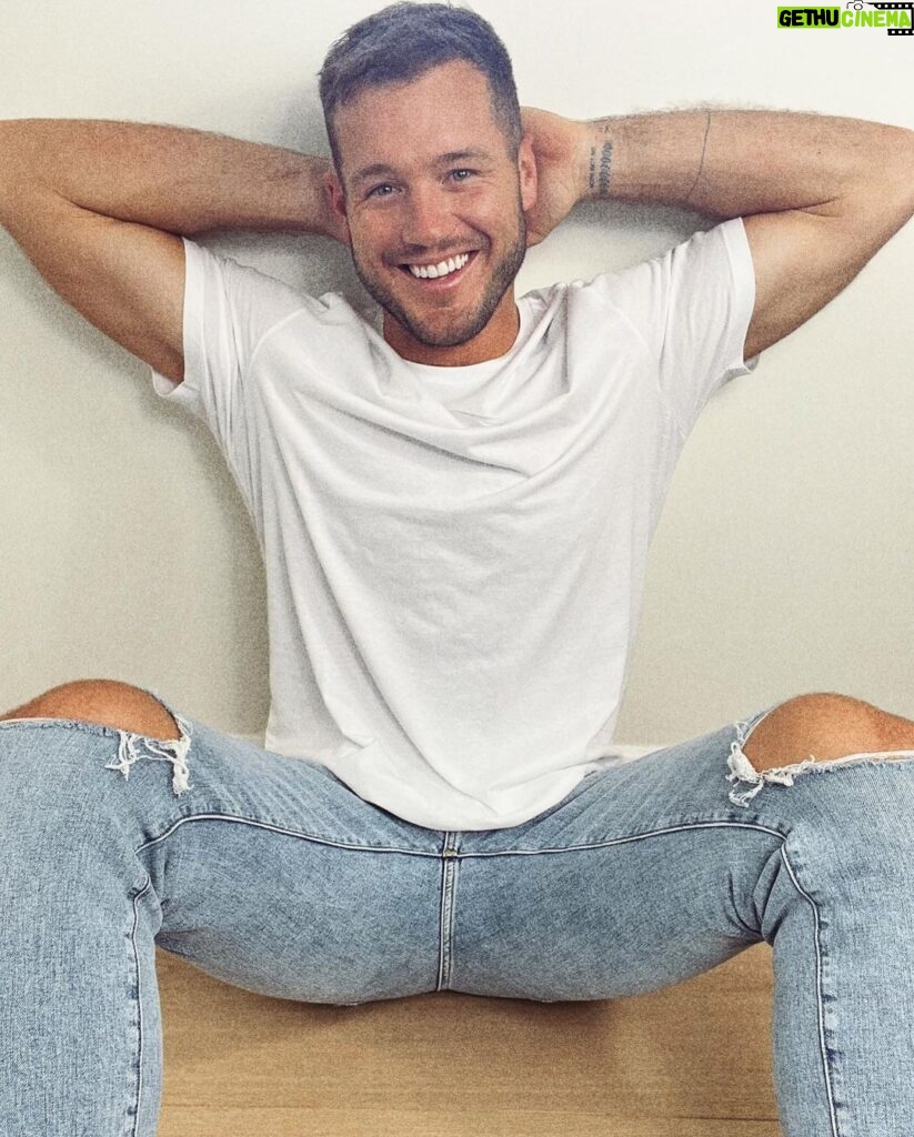 Colton Underwood Instagram - plain white tee and ripped jeans >>>