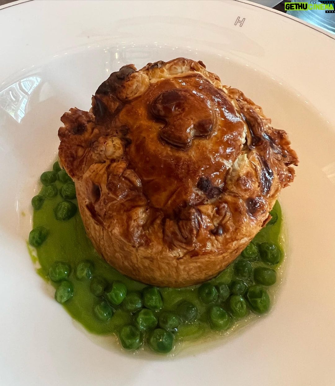 Colton Underwood Instagram - London pies, some friends & a few late nights 🥧🇬🇧♥️ Rosewood London