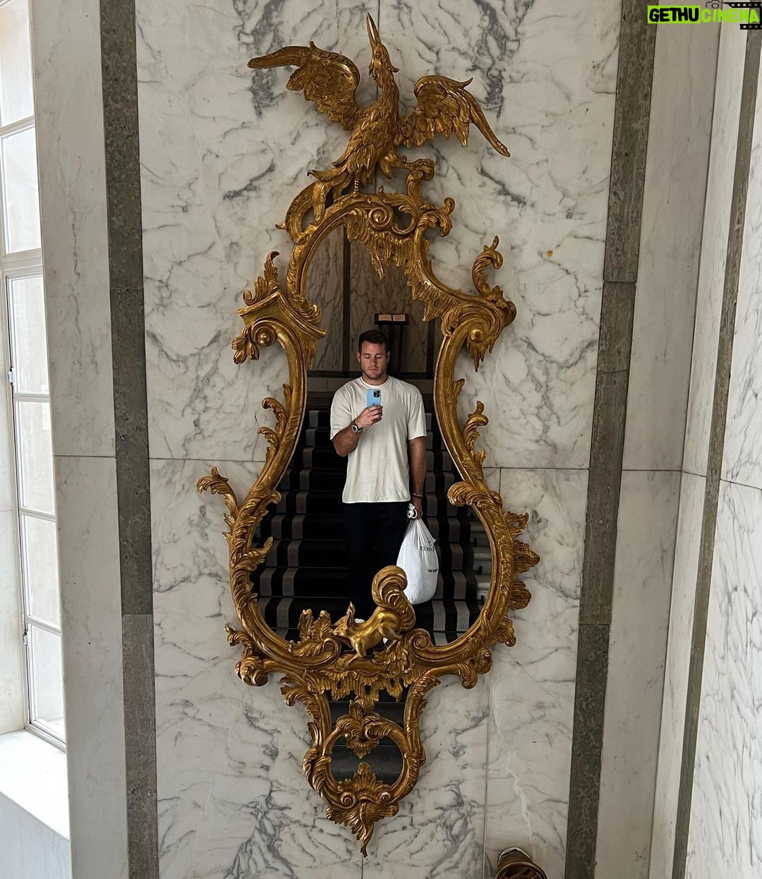 Colton Underwood Instagram - London pies, some friends & a few late nights 🥧🇬🇧♥️ Rosewood London