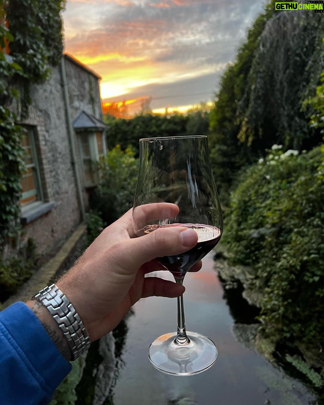 Colton Underwood Instagram - some castles, cottages and malbec 💙 Ireland