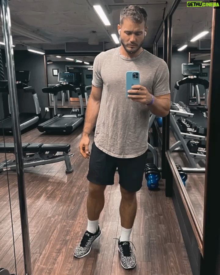 Colton Underwood Instagram - some of my favorite photos from this week 🧡