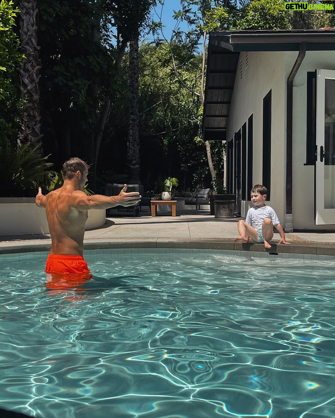 Colton Underwood Instagram - 50 shades of pink & some photos from the weekend