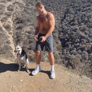Colton Underwood Instagram - spring photos🍃
