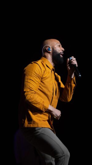 Common Instagram - Ain’t SHIT changed but the weather! Still GOT IT!

📸 Courtesy of Ravinia Festival (Patrick Gipson)