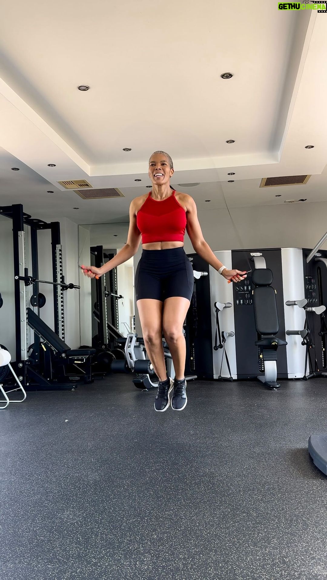 Connie Ferguson Instagram - Trying to double under to a beat is not easy okay?🙆🏽♀️ But demmit I’m getting somewhere!💃🏽💃🏽💃🏽 So chuffed with myself right now!😂🙌🏾❤️ Happy Sunday folks.😇❤️ #iconniecfit #spiritmindbodyhealth❤️