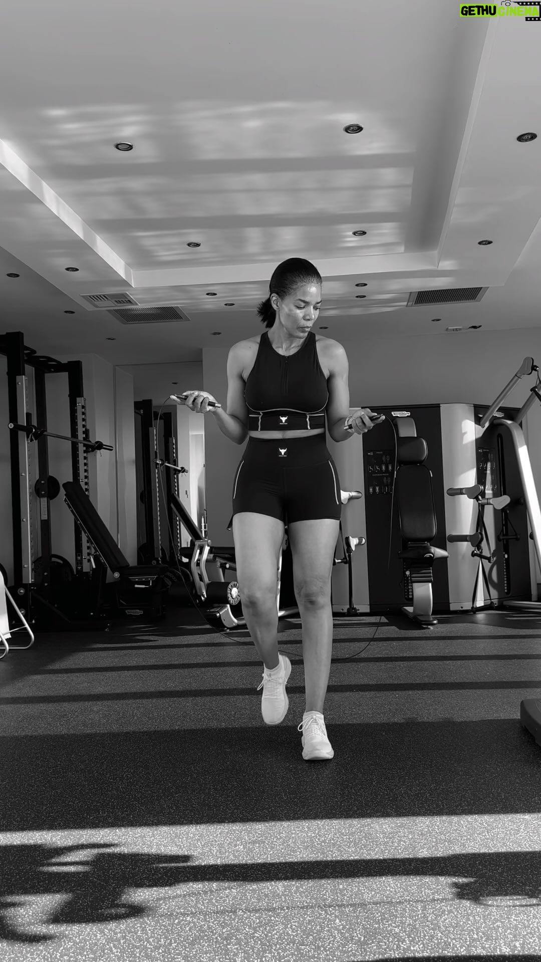 Connie Ferguson - 154.9K Likes - This is 53!😬
5 + 3 = 8
#infinityandbeyond❤️
#spirit
#iconniecfit
#spiritmindbodyhealth❤️
Speed challenge! Dammit this was hard!🙆🏽♀️😂 First try. Will keep practicing. My target is to do a combo the length of the song!😳 Watch this space!😉😬❤️
#iconniecfit
#spiritmindbodyhealth❤️