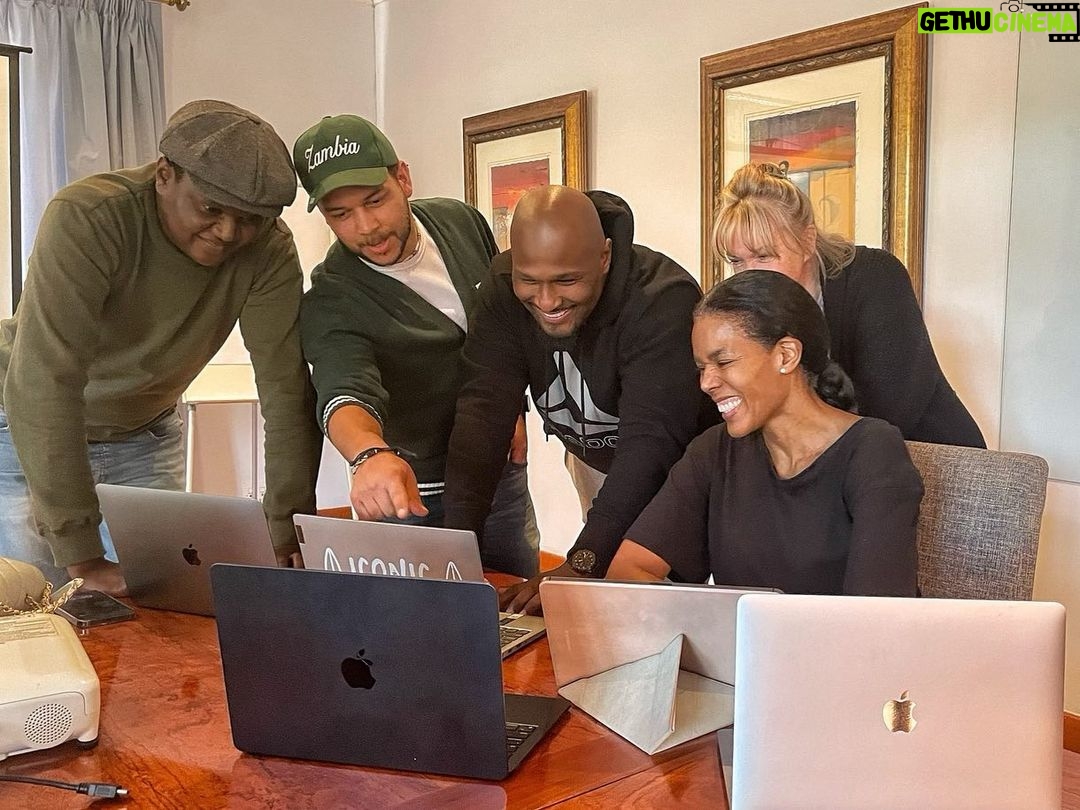 Connie Ferguson Instagram - Doing the things that made the pots to be done!😬 #cookingwithgrease 😍 @samaddavis