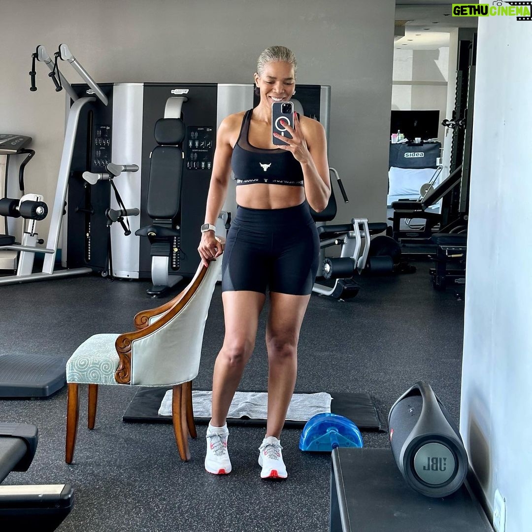 Connie Ferguson Instagram - Winter is almost here. What are you doing to get ready? Are you physically, mentally and spiritually fit to withstand the brutality of shorter days and long cold nights? What are you doing to keep your mood in check? - pray - get as much natural light as you can - listen to uplifting music - read - watch light hearted shows - have inspiring and uplifting conversations - eat well and drink water - get enough sleep - exercise exercise exercise!!! - be aware of your everyday state of mind and emotions #seasonalaffectivedisorderisreal #mentalandemotionalhealth #remainvigilantandselfaware #youareloved❤️ #iconniecfit #fitisthenewcool #strongisthenewsexy #mindbodyspirithealth❤️