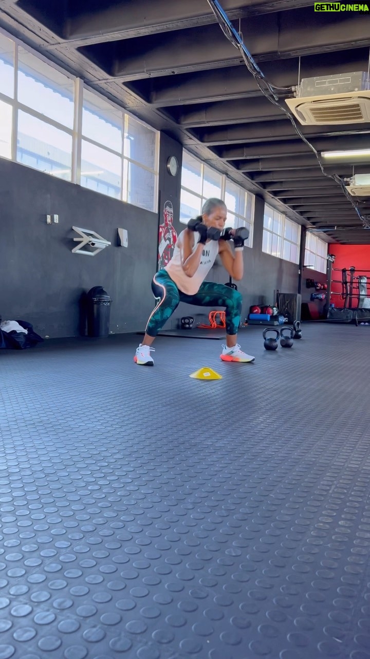 Connie Ferguson Instagram - Our first #suicidesaturday this year felt like absolute torture!😫 Although the focus was lower body, the combination moves ensured a full body workout! I shared some of the moves we did in this video.😇💪🏾❤️ #iconniecfit #fitisthenewcool #strongisthenewsexy #mindbodyspirithealth❤️