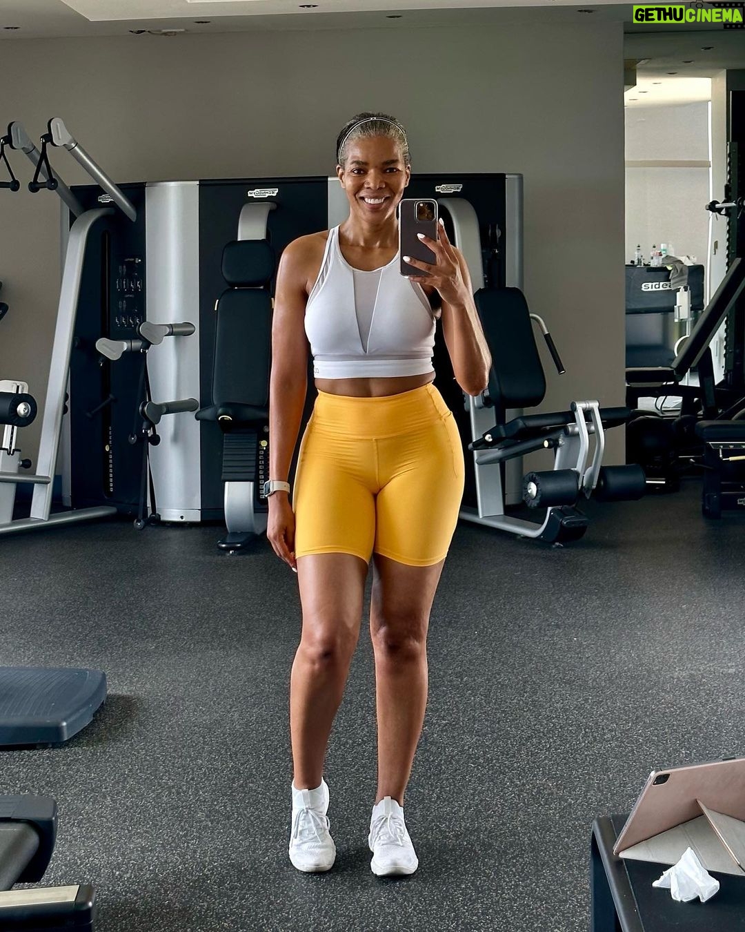 Connie Ferguson - 124.8K Likes - New reel up on @iconniecfit 💪🏾
Happy #winnersday CHAMPS!👊🏾❤️
#iconniecfit
#mindbodyspirithealth❤️