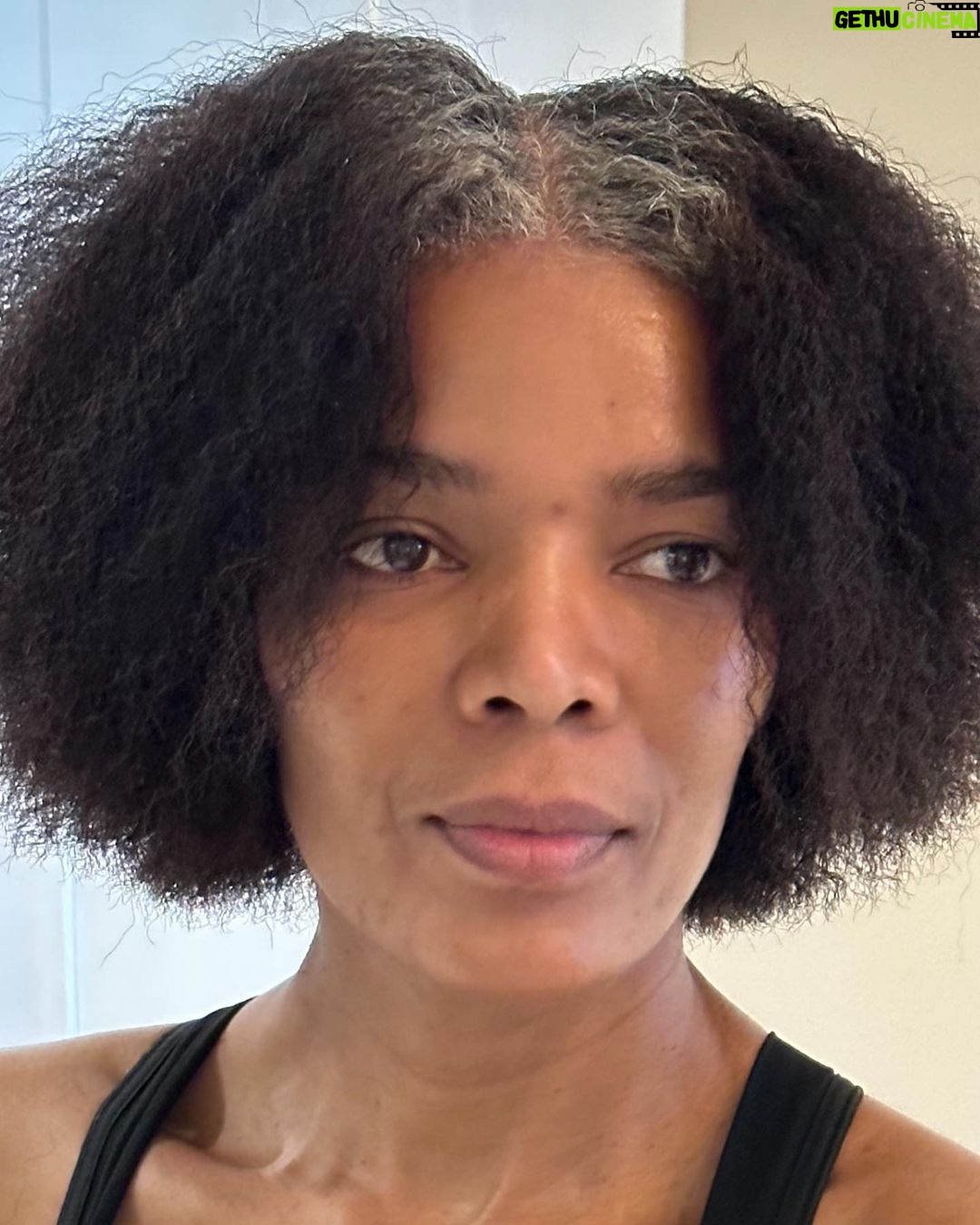 Connie Ferguson - 117K Likes - Imperfectly perfect.❤️
#asiam #nofilter #trueself
Dressing up feels good. Dressing down feels good. Just being feels the best.😍
Happy Sunday.❤️
