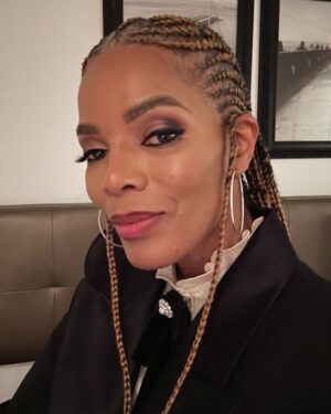 Connie Ferguson Instagram - New hair who dis?😬😍❤️