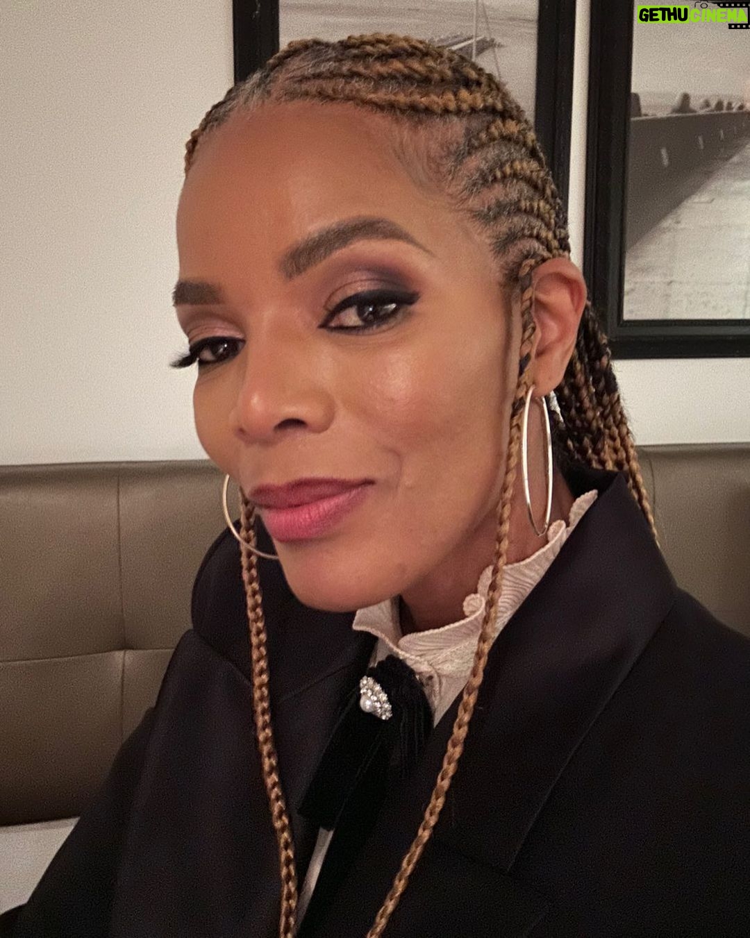 Connie Ferguson - 254.4K Likes - New hair who dis?😬😍❤️