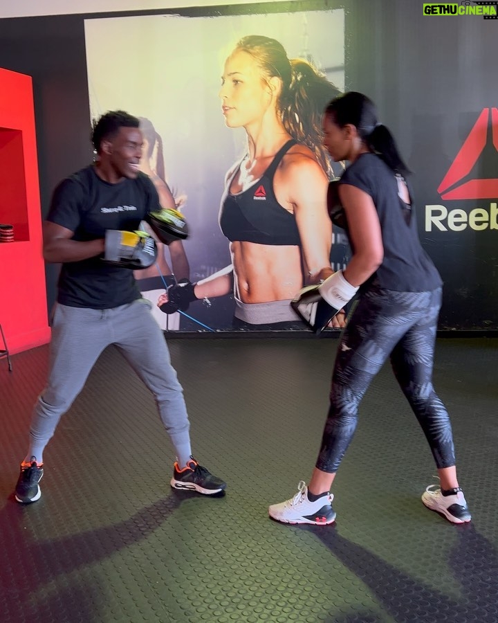 Connie Ferguson Instagram - Hayi no! This morning at @fightclubsa was a problem!😫 You would swear @nomeva_xolisani is training me for #thewomanking 😭! It’s was fire fire fire all round! My shoulders were screaming!🙆🏽♀️ Mind over matter had to be in full effect for me to make it though those ten rounds! Proud of myself for pushing through the pain! Honest work through and through! Thank you champ for pushing beyond my comfort zone!🙌🏾💪🏾🥊❤️ Swipe left to see how real the struggle was!😂🙆🏽♀️🥊🥊🥊❤️ #iconniecfit #boxingqueen #mindbodyspirithealth❤️