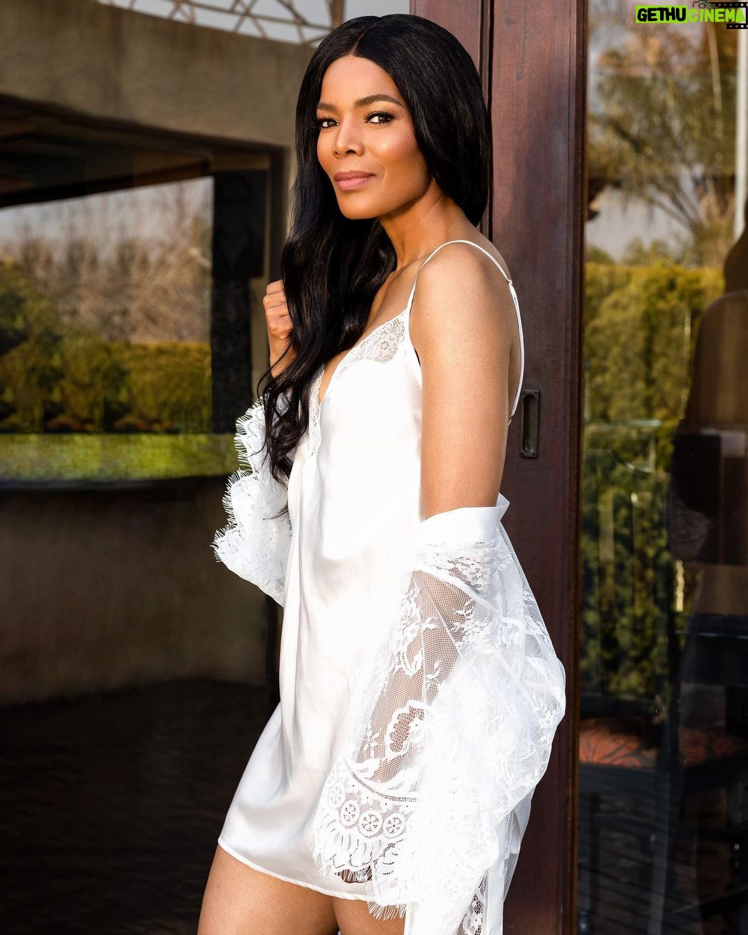 Connie Ferguson - 143.4K Likes - Category: SKIN 🧴🧴🧴
Follow @conniepersonalcare for tips on how to maintain glowing healthy skin, updates on #connie products, specials, competitions and much more!
#conniebodylotion
#conniebodybutter
#conniemen