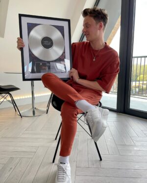 Conor Maynard Instagram - I’ve been waiting to announce this for a very long time, but the fact that I can finally sit here after so long and officially call myself an independent artist is a goal that I thought I’d never be able to achieve. 
Words can’t express how I feel right now. ‘Crowded Room’ is my first ever release as an independent artist and I honestly hope you love it as much as I do. Thank you for your continuous and endless support. I wouldn’t be where I am today without any of you. 
Link to the song is in my bio. 💙