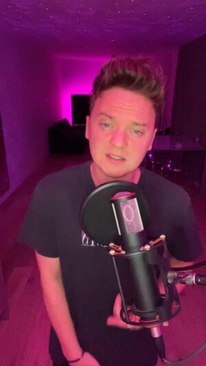 Conor Maynard Instagram - Girl put your records on.. 💽 (either I’m an idiot or there’s no vinyl emoji)