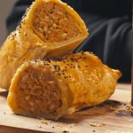 Conor McGregor Instagram - Now this is an absolute belter! The Forged Irish Stout Sausage Roll 🤤 x @chefdaniellambert - A real Irish Sausage Roll 🖤🤍 #FRGDstout #TakeOver #TasteThursday