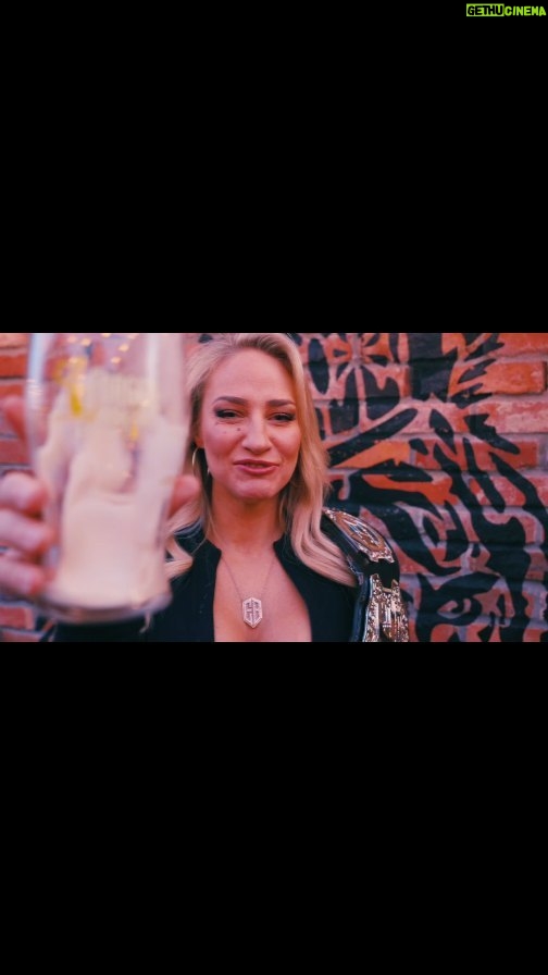 Conor McGregor Instagram - @ebanie_bridges aka the blonde bomber visits the world famous @theblackforgeinn to enjoy the cream @forgedirishstout 🖤🤍