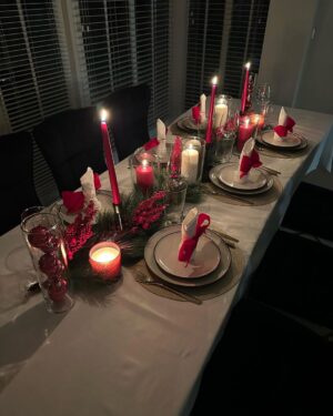 Coralie Porrovecchio Instagram - Très bonne fêtes à vous tous, pensée à ceux pour qui c’est plus difficile. Chérissez vos proches et profitez de ces moments ensemble. 🎄🥰