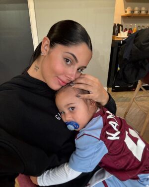 Coralie Porrovecchio Instagram - Souvenirs de ces derniers jours et bébé qui grandit 🤍
